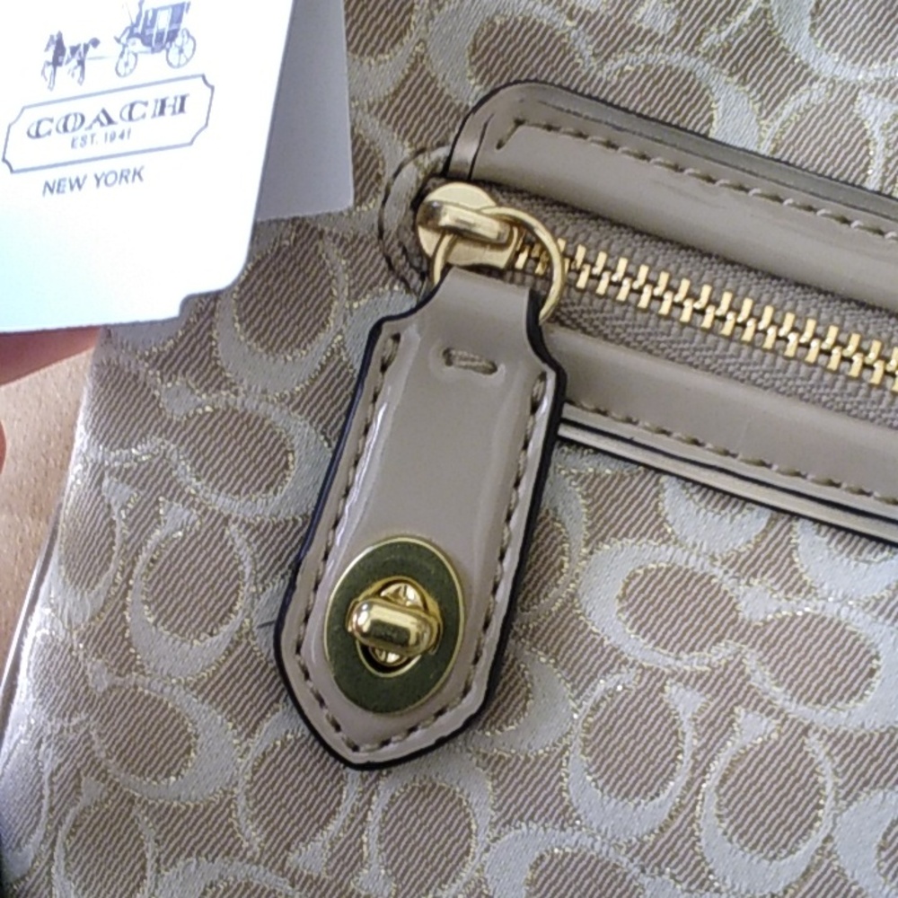 Rare Stunning Coach Beige/ Tan Signature Canvas Crossbody with Matching Wristlet - Picture 2 of 12